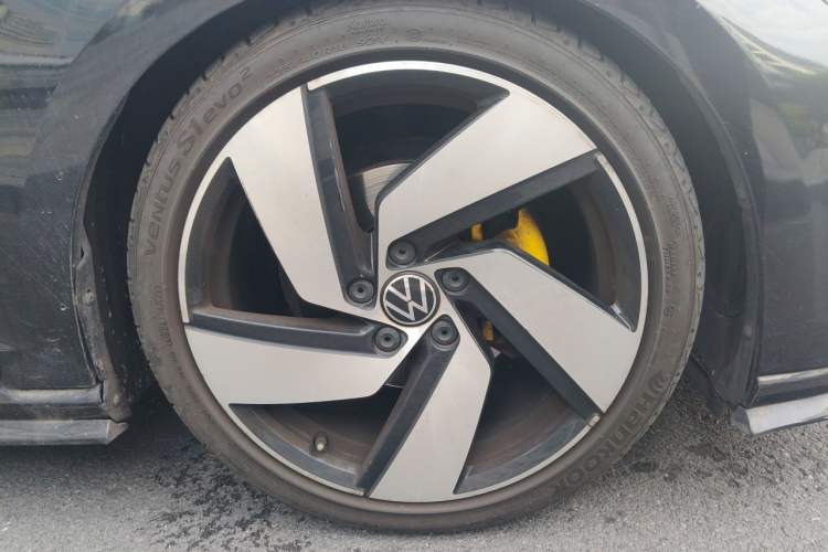 Used Volkswagen Golf 2018 280TSI Automatic R-Line Model Right Front Wheel Hub