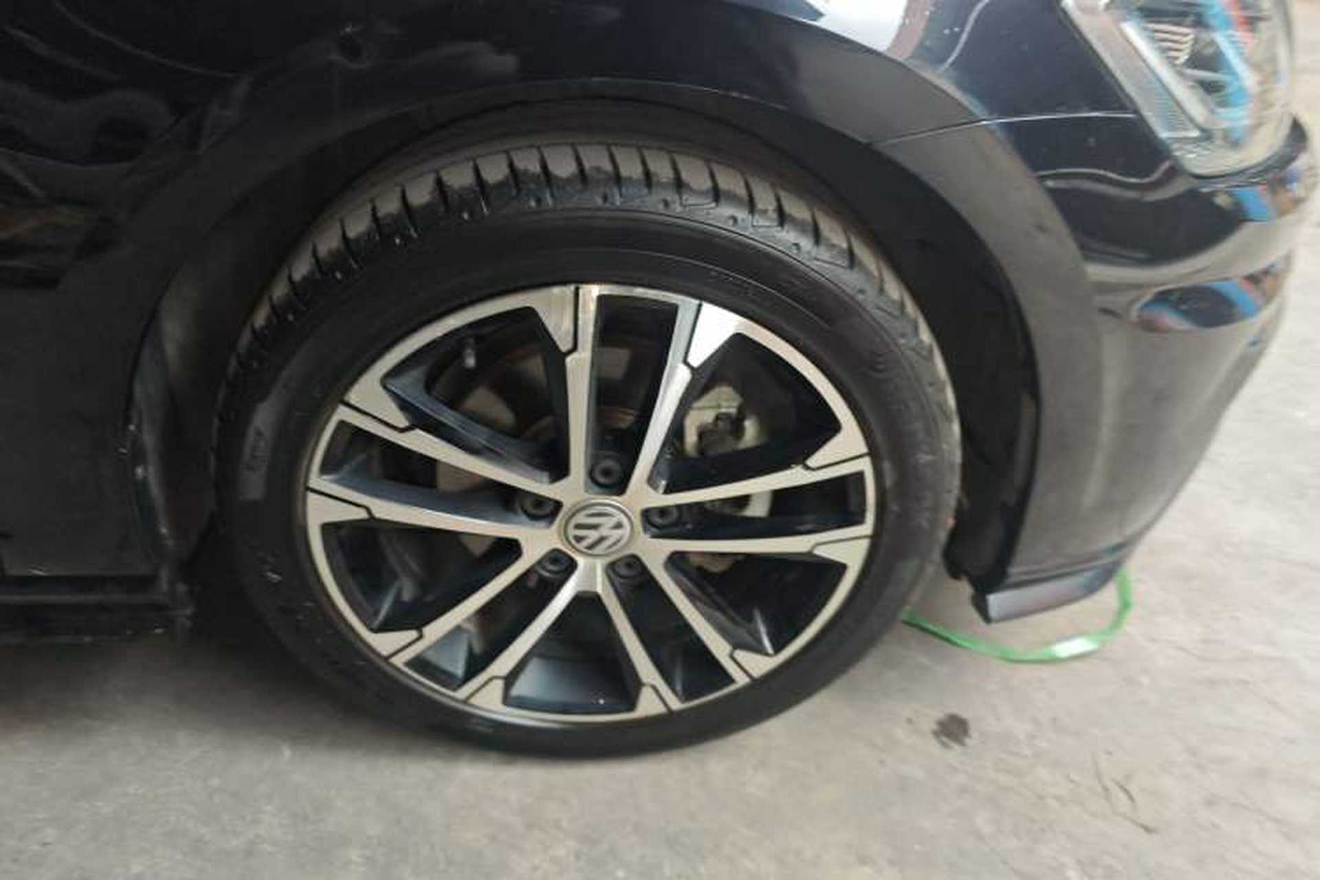 Used Volkswagen Golf 2018 280TSI Automatic R-Line Model Right Front Wheel Hub