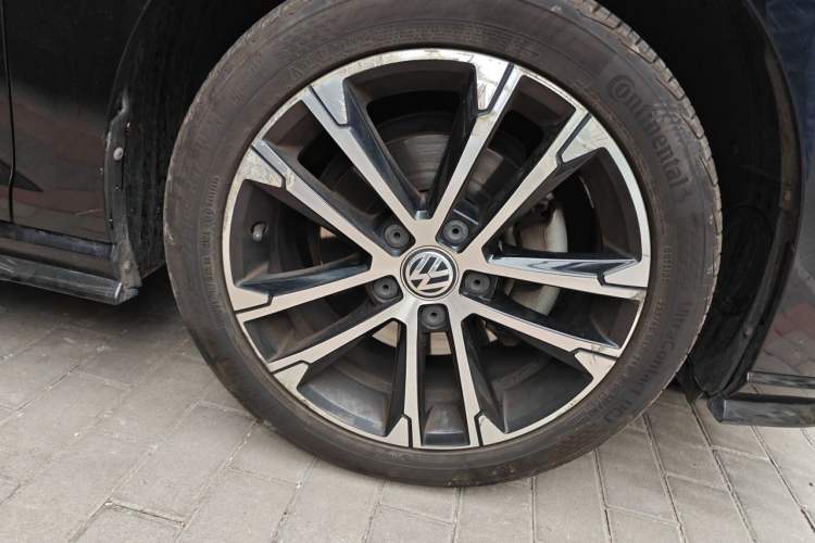 Used Volkswagen Golf 2018 280TSI Automatic R-Line Model Right Front Wheel Hub