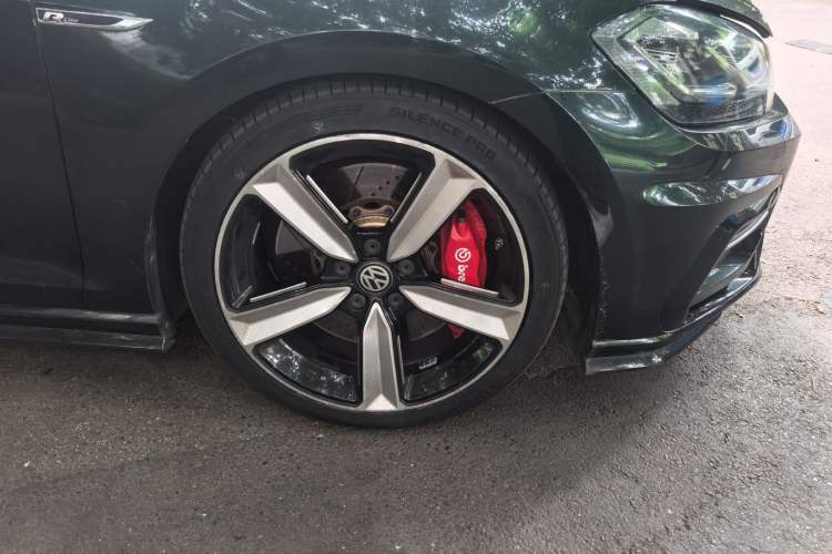 Used Volkswagen Golf 2018 280TSI Automatic R-Line Model Right Front Wheel Hub
