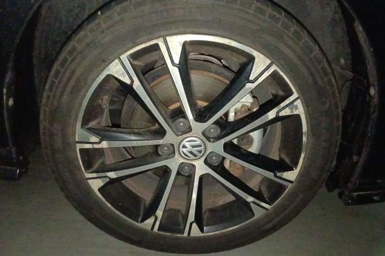 Used Volkswagen Golf 2018 280TSI Automatic R-Line Model Right Front Wheel Hub