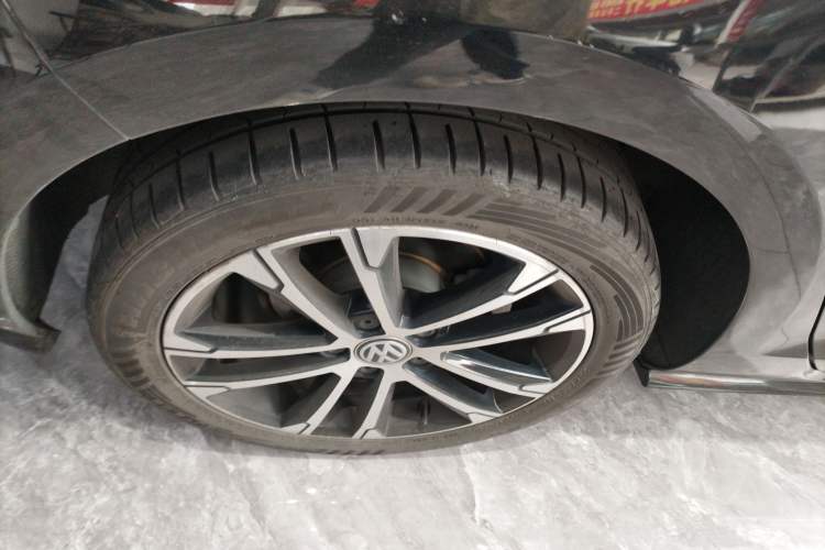 Used Volkswagen Golf 2018 280TSI Automatic R-Line Model Right Rear Wheel Hub
