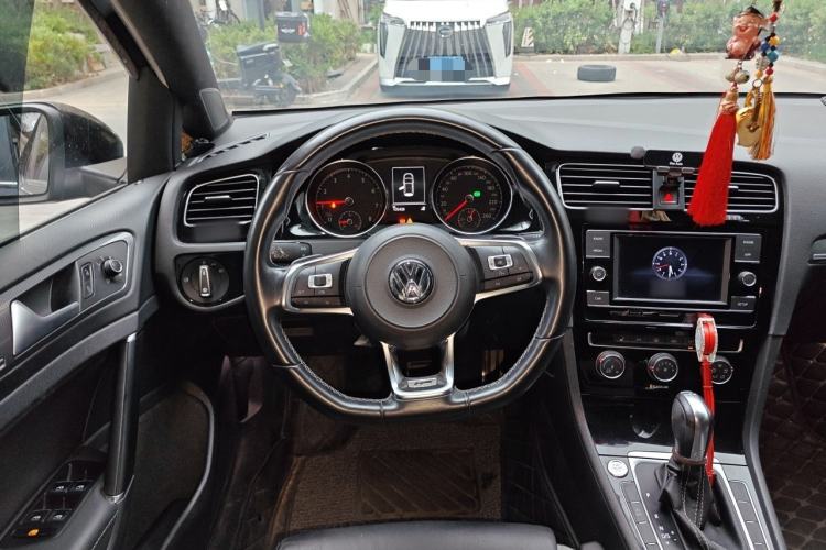 Used Volkswagen Golf 2018 280TSI Automatic R-Line Model Steering Wheel