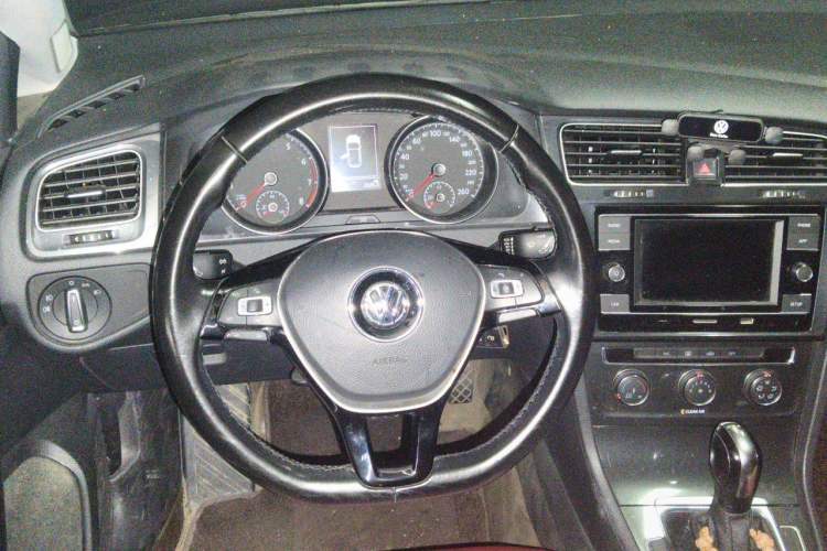 Used Volkswagen Golf 2018 230TSI Automatic Comfort Model Steering Wheel