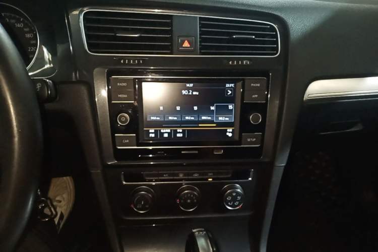 Used Volkswagen Golf 2018 230TSI Automatic Comfort Model Audio And AC Panel