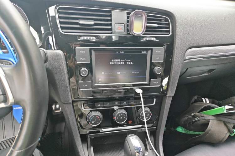 Used Volkswagen Golf 2018 280TSI Automatic R-Line Model Audio And AC Panel