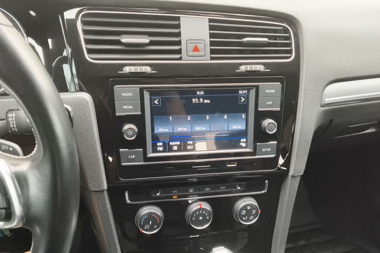 Used Volkswagen Golf 2018 280TSI Automatic R-Line Model Audio And AC Panel