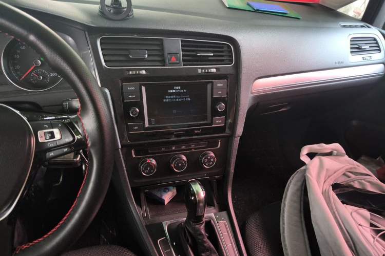 Used Volkswagen Golf 2018 1.6L Automatic Comfort Model Audio And AC Panel