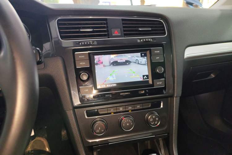 Used Volkswagen Golf 2018 230TSI Automatic Comfort Model Audio And AC Panel