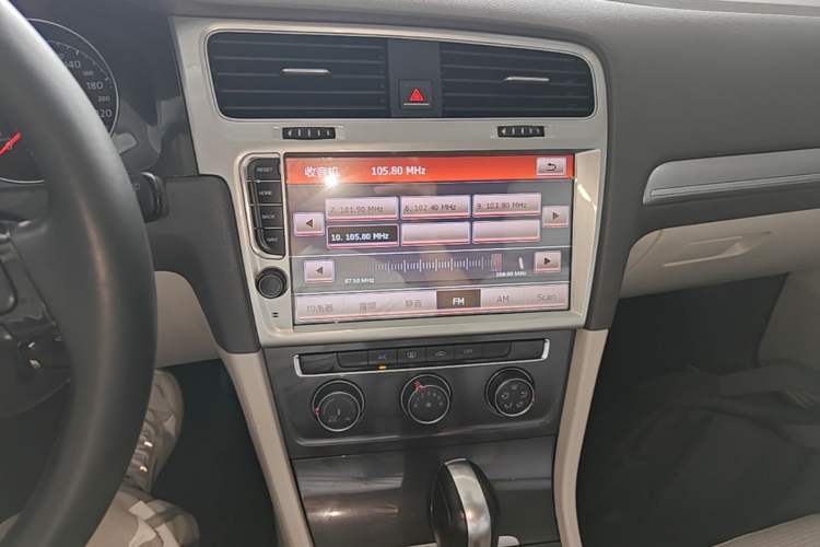 Used Volkswagen Golf 2018 1.6L Automatic Comfort Model Audio And AC Panel