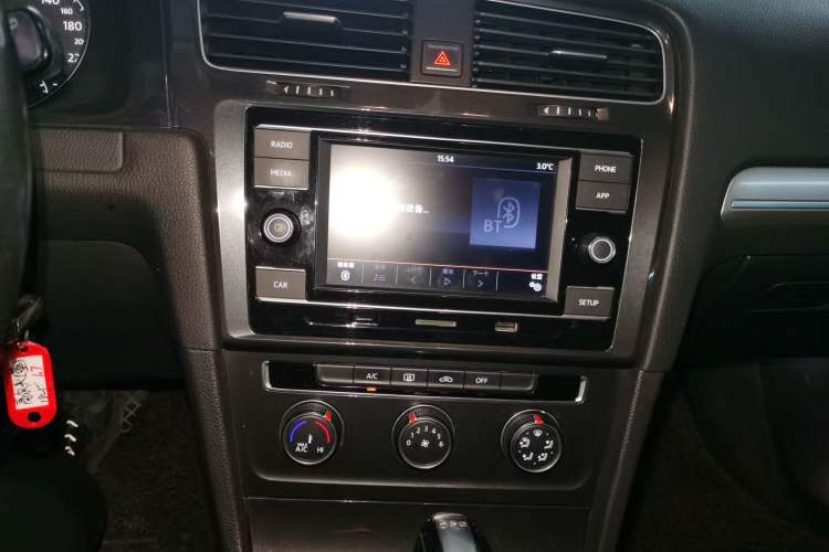 Used Volkswagen Golf 2018 230TSI Automatic Comfort Model Audio And AC Panel