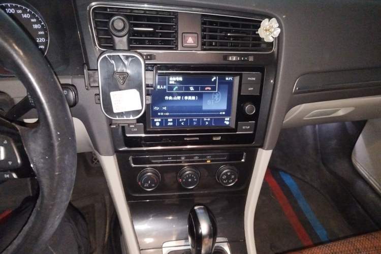 Used Volkswagen Golf 2018 1.6L Automatic Comfort Model Audio And AC Panel