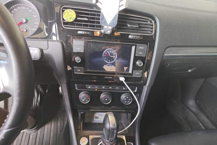 Used Volkswagen Golf 2018 280TSI Automatic R-Line Model Audio And AC Panel