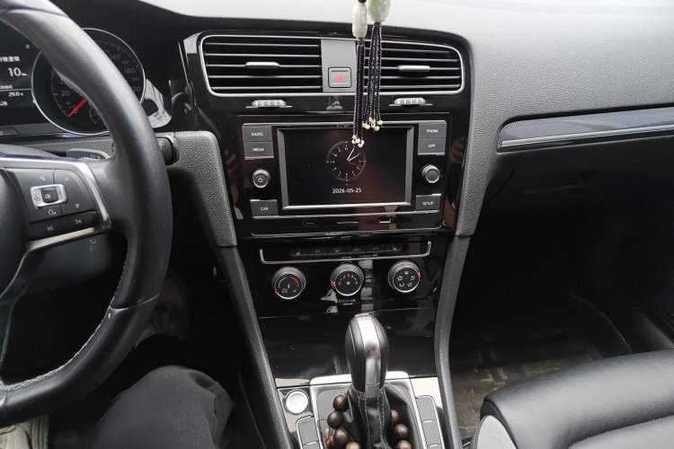 Used Volkswagen Golf 2018 280TSI Automatic R-Line Model Audio And AC Panel