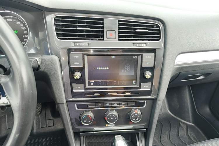 Used Volkswagen Golf 2018 230TSI Automatic Comfort Model Audio And AC Panel