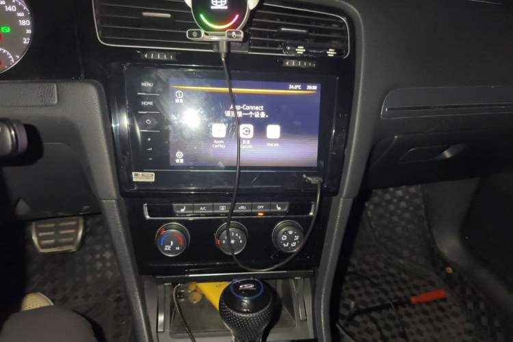 Used Volkswagen Golf 2018 280TSI Automatic R-Line Model Audio And AC Panel