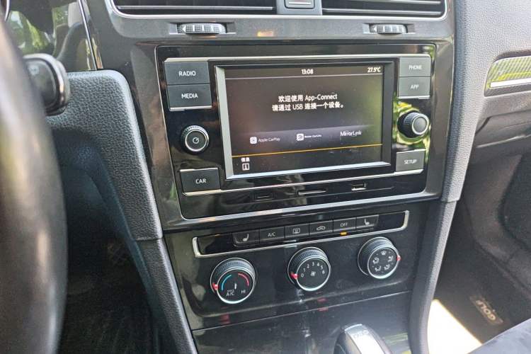 Used Volkswagen Golf 2018 230TSI Automatic Luxury Version Audio And AC Panel