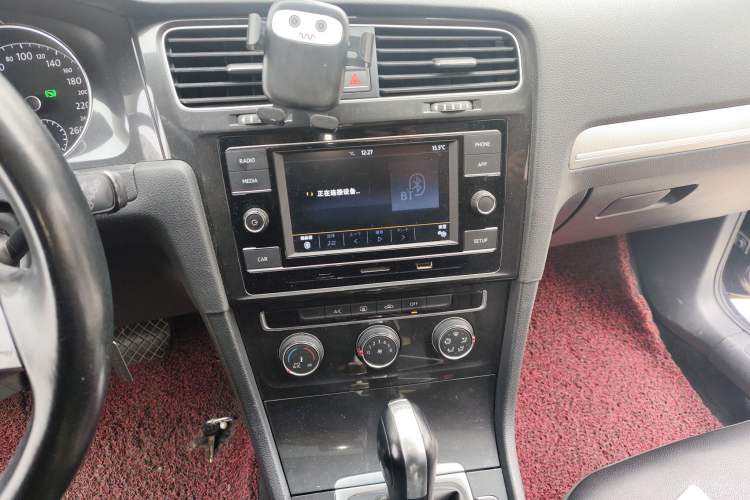 Used Volkswagen Golf 2018 230TSI Automatic Comfort Model Audio And AC Panel