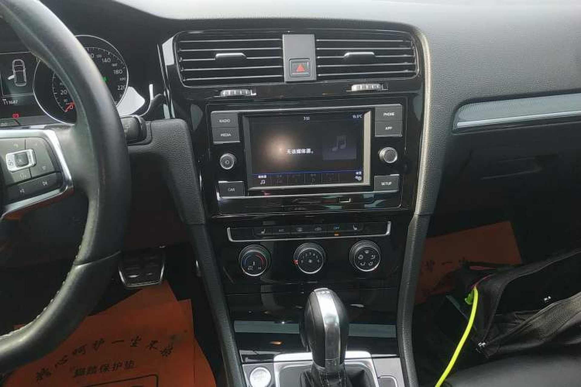 Used Volkswagen Golf 2018 280TSI Automatic R-Line Model Audio And AC Panel