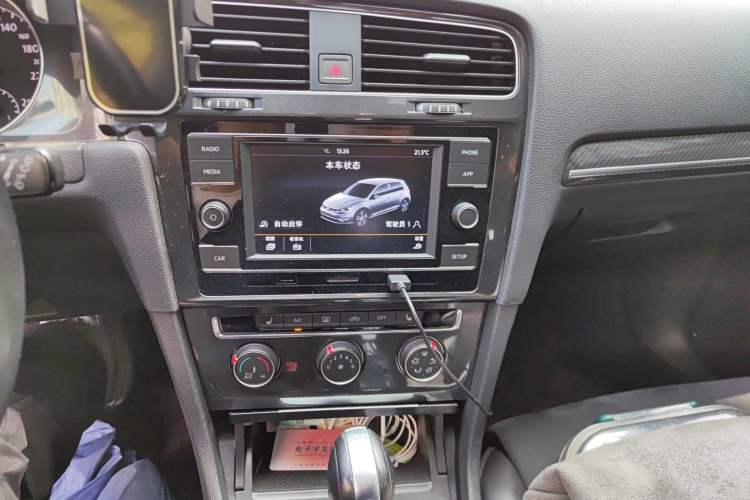 Used Volkswagen Golf 2018 230TSI Automatic Luxury Version Audio And AC Panel