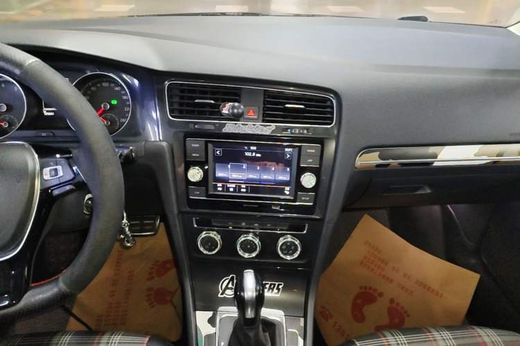Used Volkswagen Golf 2018 230TSI Automatic Comfort Model Audio And AC Panel