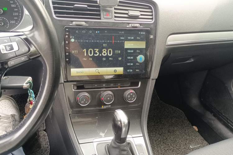 Used Volkswagen Golf 2018 230TSI Automatic Comfort Model Audio And AC Panel