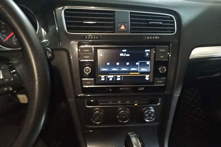 Used Volkswagen Golf 2018 230TSI Automatic Comfort Model Center Console