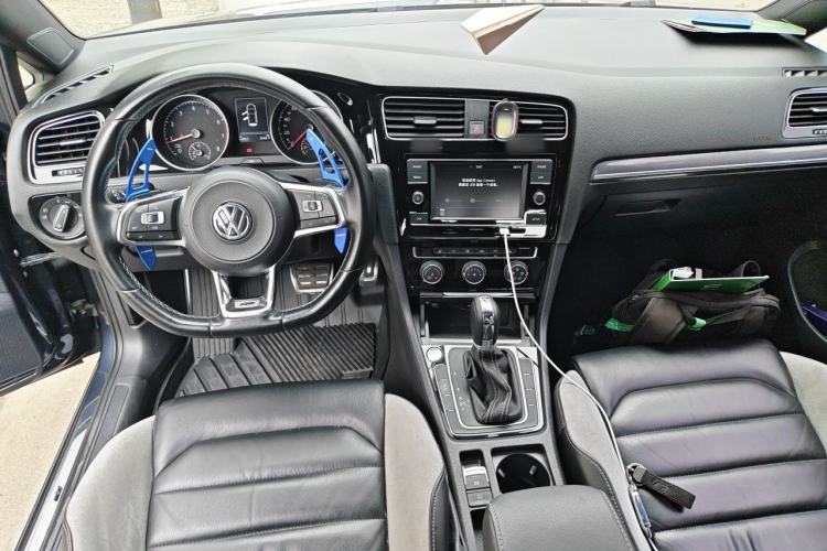 Used Volkswagen Golf 2018 280TSI Automatic R-Line Model Center Console