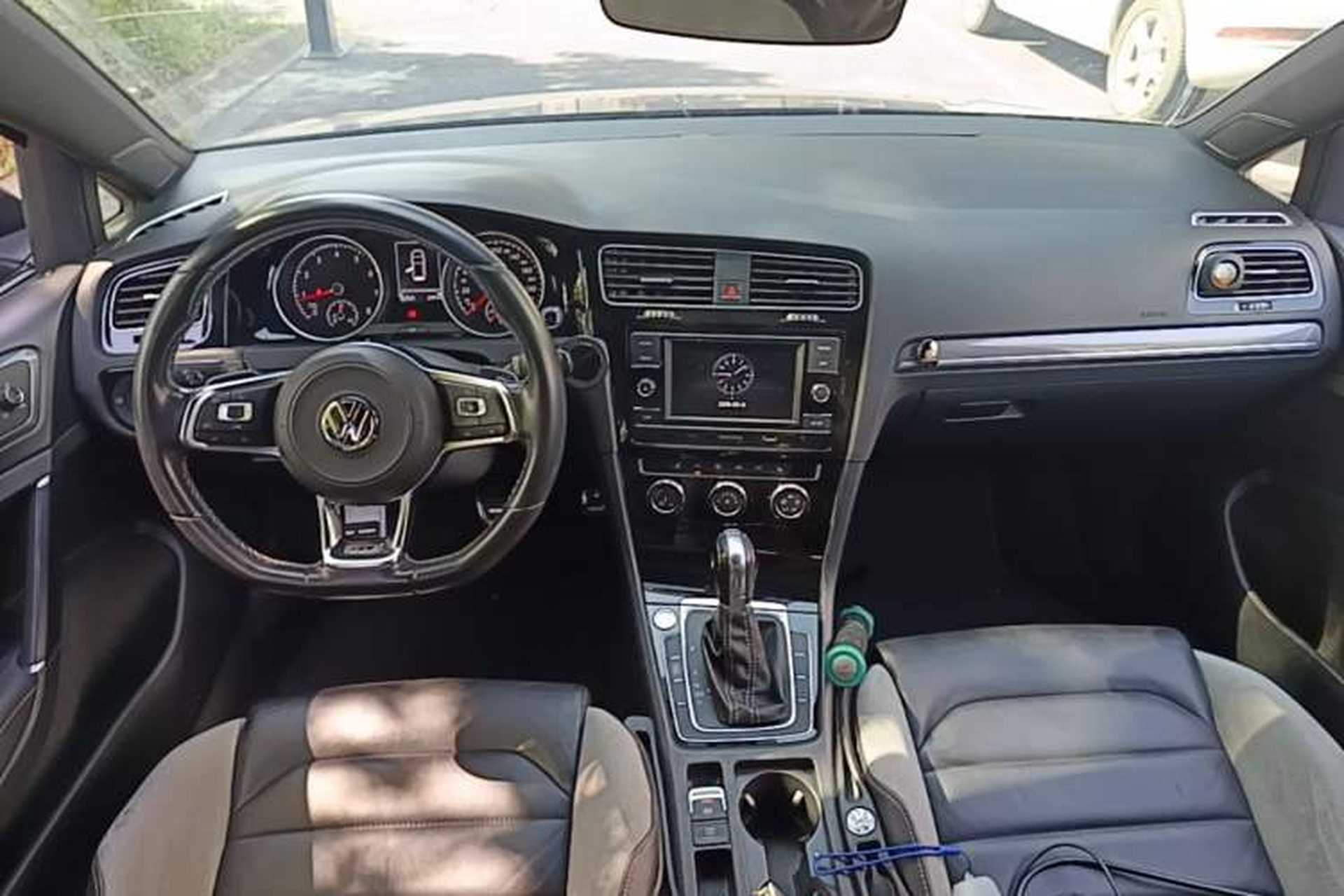 Used Volkswagen Golf 2018 280TSI Automatic R-Line Model Center Console