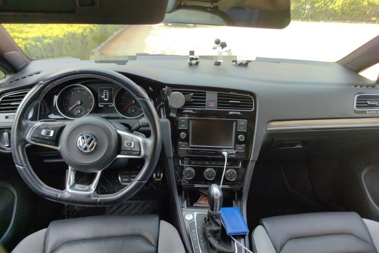 Used Volkswagen Golf 2018 280TSI Automatic R-Line Model Center Console