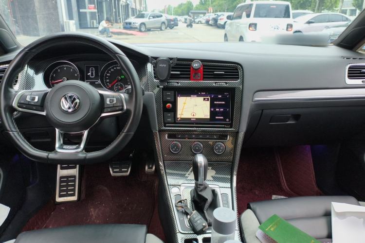 Used Volkswagen Golf 2018 280TSI Automatic R-Line Model Center Console