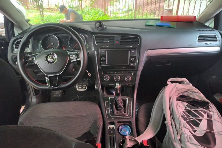 Used Volkswagen Golf 2018 1.6L Automatic Comfort Model Center Console