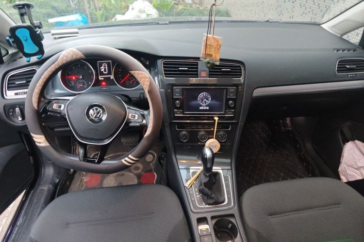 Used Volkswagen Golf 2018 230TSI Automatic Comfort Model Center Console