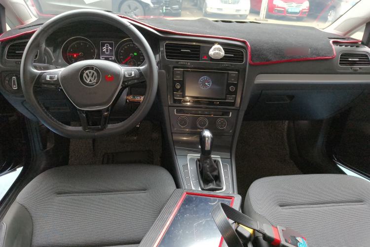 Used Volkswagen Golf 2018 1.6L Automatic Comfort Model Center Console