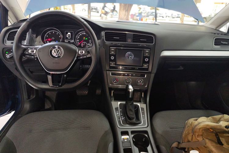 Used Volkswagen Golf 2018 230TSI Automatic Comfort Model Center Console