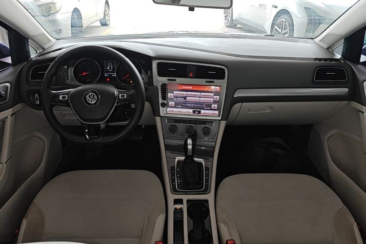 Used Volkswagen Golf 2018 1.6L Automatic Comfort Model Center Console