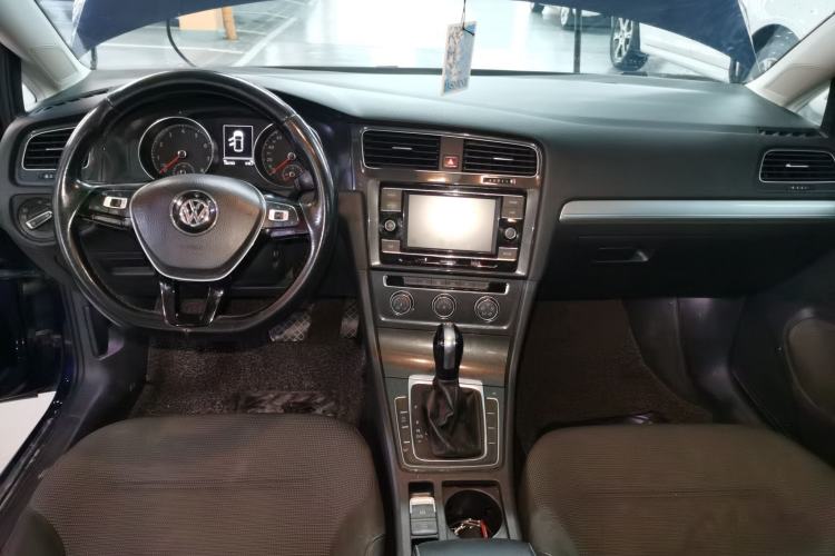 Used Volkswagen Golf 2018 230TSI Automatic Comfort Model Center Console