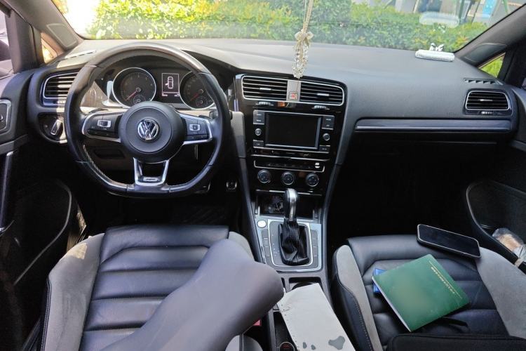 Used Volkswagen Golf 2018 280TSI Automatic R-Line Model Center Console
