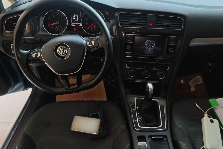 Used Volkswagen Golf 2018 230TSI Automatic Comfort Model Center Console