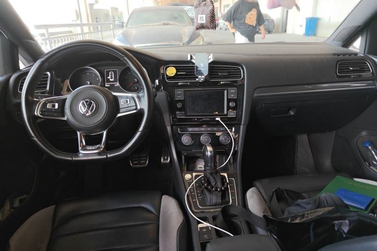 Used Volkswagen Golf 2018 280TSI Automatic R-Line Model Center Console