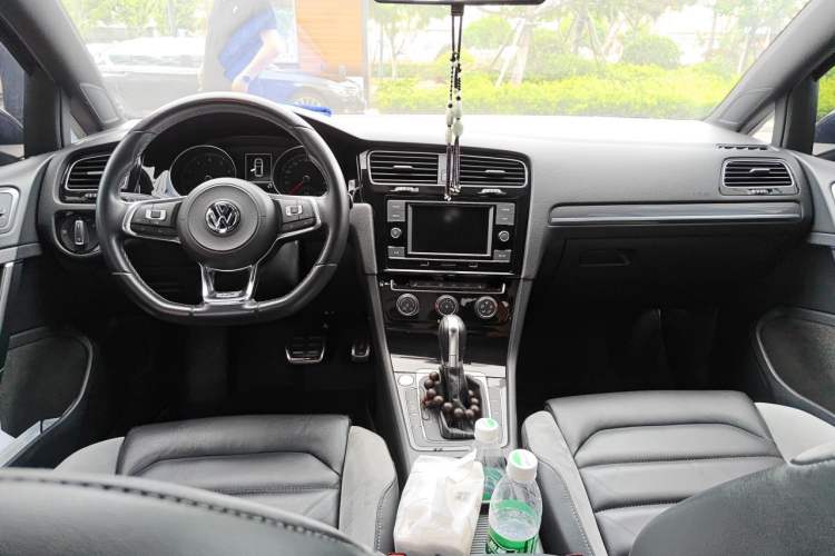 Used Volkswagen Golf 2018 280TSI Automatic R-Line Model Center Console
