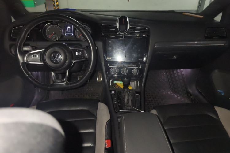 Used Volkswagen Golf 2018 280TSI Automatic R-Line Model Center Console