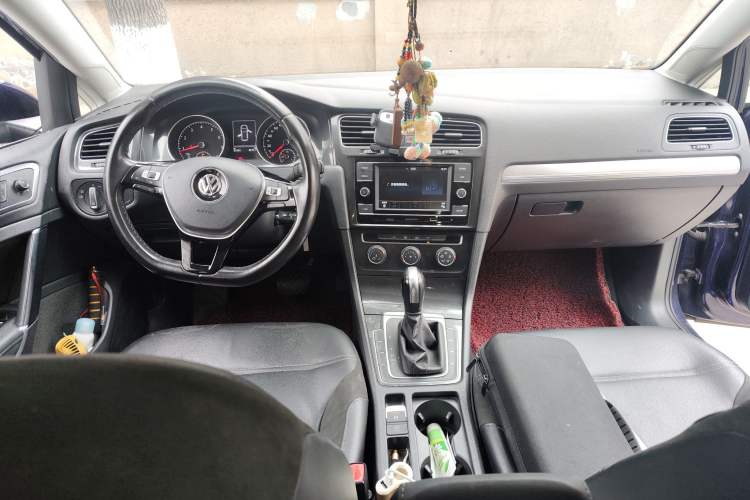 Used Volkswagen Golf 2018 230TSI Automatic Comfort Model Center Console