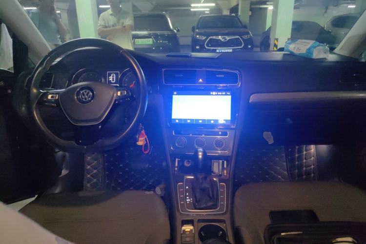 Used Volkswagen Golf 2018 1.6L Automatic Comfort Model Center Console