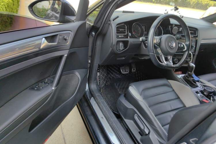 Used Volkswagen Golf 2018 280TSI Automatic R-Line Model Driver Seat