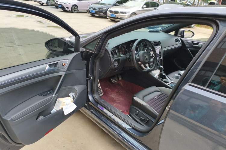 Used Volkswagen Golf 2018 280TSI Automatic R-Line Model Driver Seat