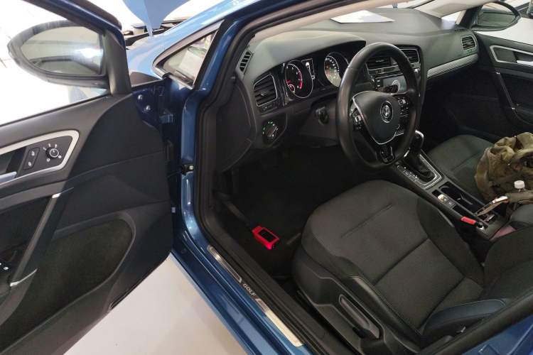 Used Volkswagen Golf 2018 230TSI Automatic Comfort Model Driver Seat