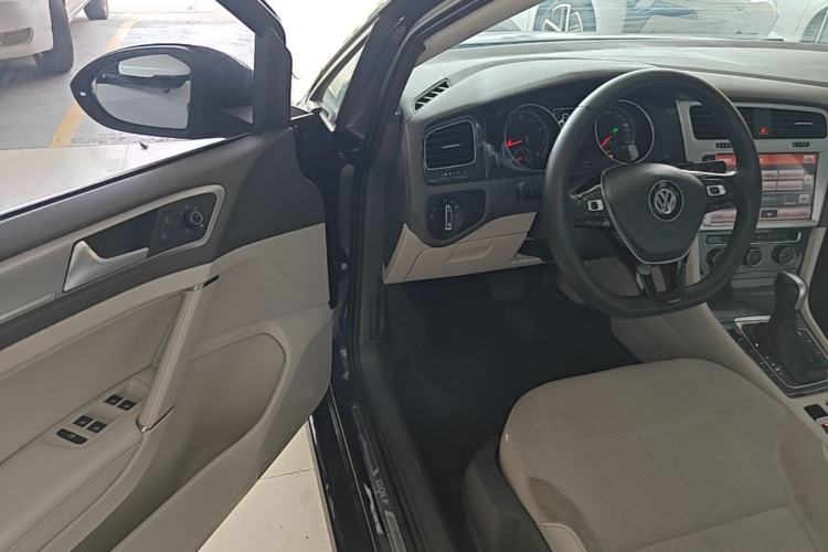 Used Volkswagen Golf 2018 1.6L Automatic Comfort Model Driver Seat