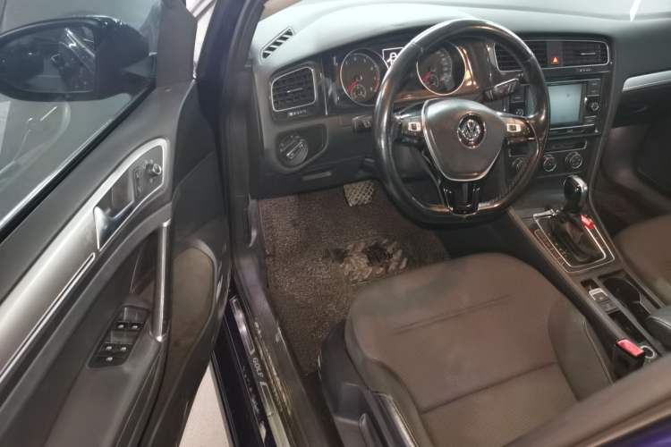 Used Volkswagen Golf 2018 230TSI Automatic Comfort Model Driver Seat