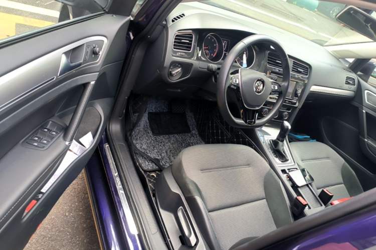 Used Volkswagen Golf 2018 230TSI Automatic Comfort Model Driver Seat